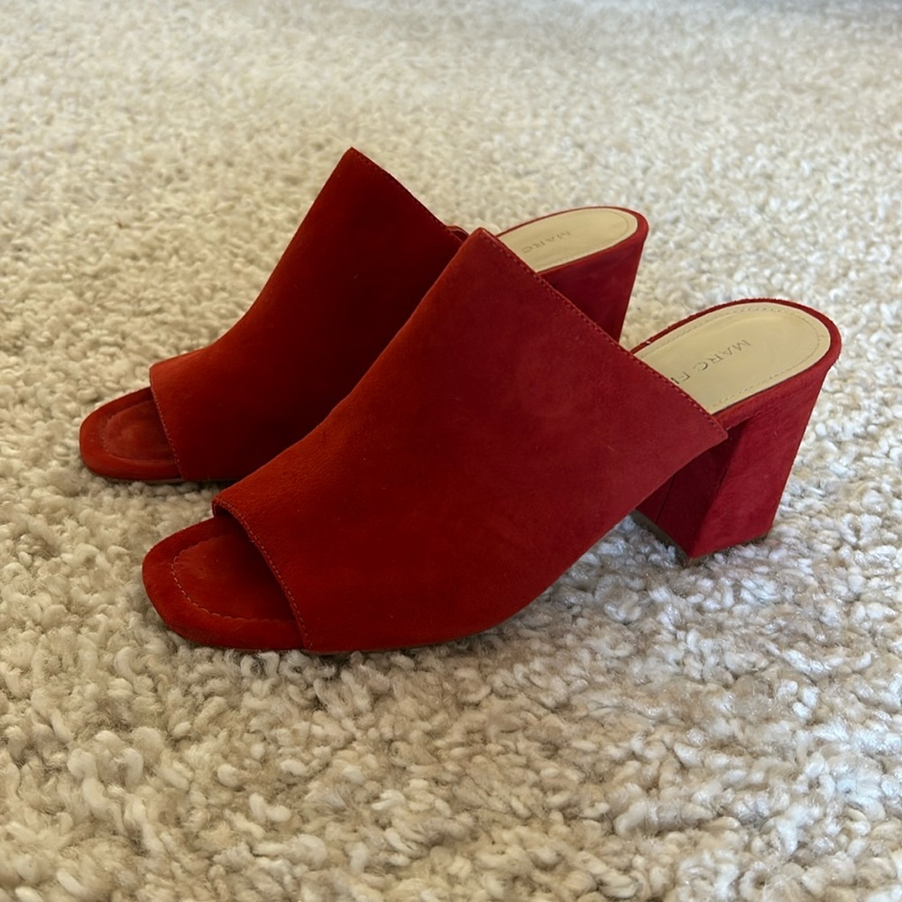 Marc Fisher black heels in suede red!